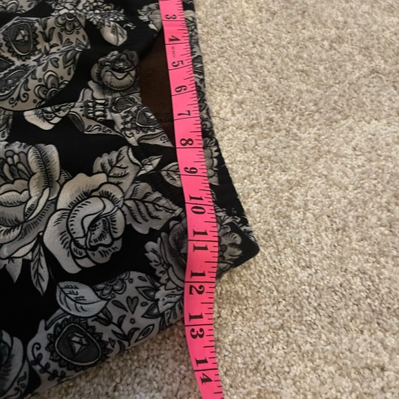 Just Cozy Skull Rose Print Leggings Size M/L - Picture 6 of 8